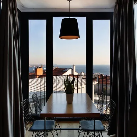 Ando Living Taksim House 4*